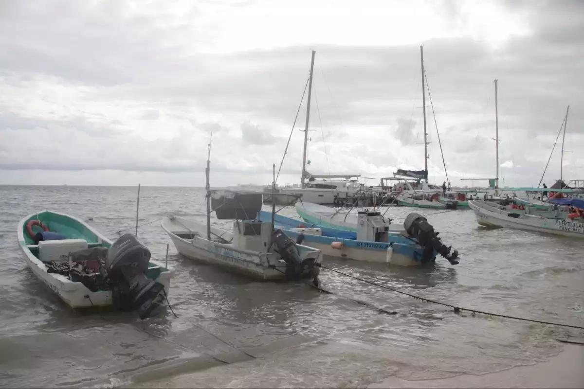 Pescadores de Puerto Juárez reportan robos de lancha y motores