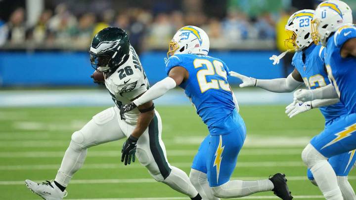 Eagles’ Saquon Barkley reaches Jim Brown territory after bonkers TD vs. Chargers