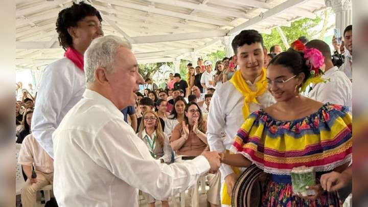 El expresidente Uribe volverá a someterse a las urnas como candidato al Senado en el 2026