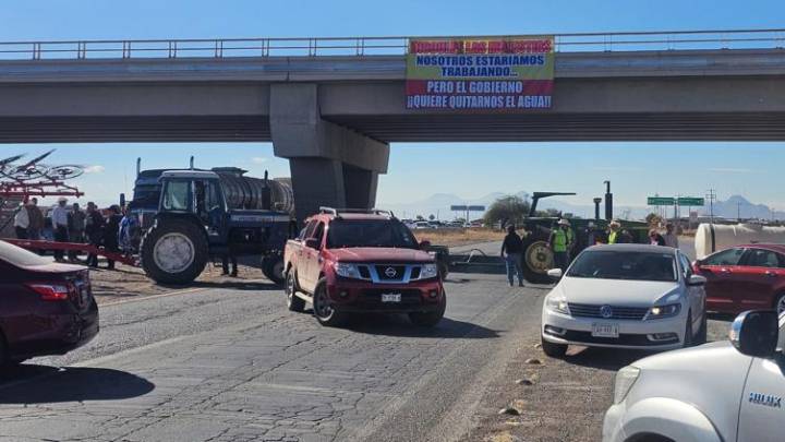 Agricultores cierran carretera Aldama