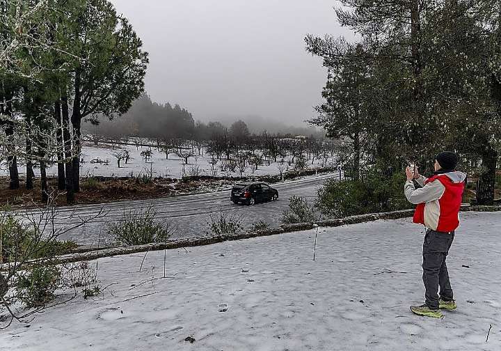 Anatomía de una portada: cómo se hizo la foto de la nieve que dejó Emilia
