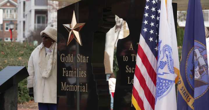 Gold Star Families Memorial dedicated in Norfolk to honor fallen service members