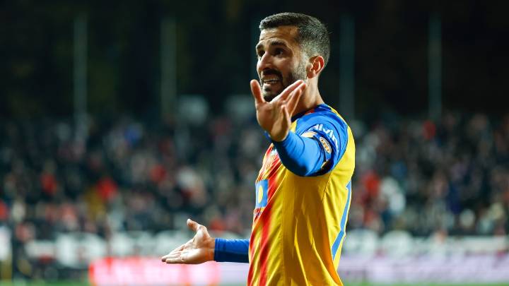 Gayà, un hombre de club que se acerca a las máximas leyendas del Valencia
