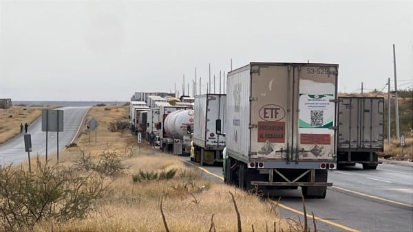 Sigue toma de un punto carretero y 4 puentes internacionales