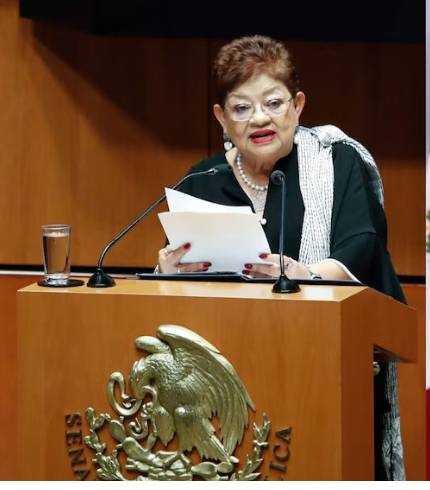 Sheinbaum felicita a Ernestina Godoy por su nombramiento como titular de la FGR