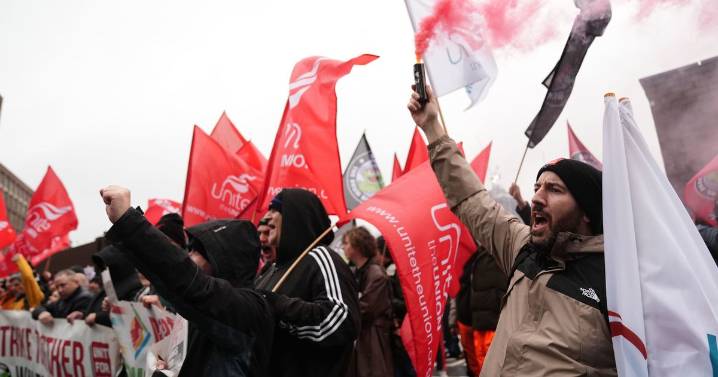 Council says 'sorry' as Birmingham bin collections suspended