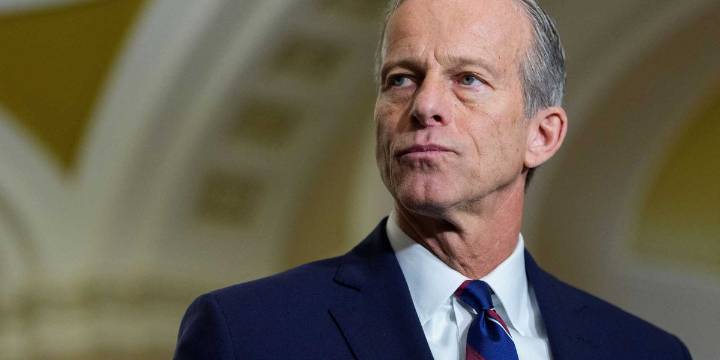 Republicans race to pass competing health care bill as clock ticks on Obamacare subsidies