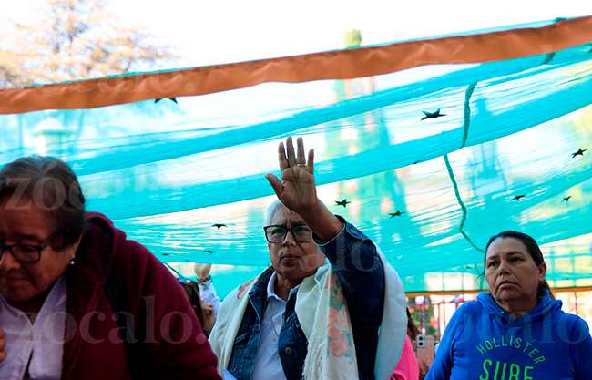 Entonizan la Tilma de Guadalupe en Catedral de Saltillo; llama obispo a vivir la fe como Juan Diego