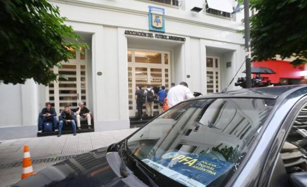 Allanamientos a clubes: investigan a la financiera vinculada a la AFA