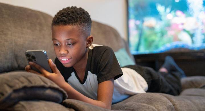 Florida reactiva ley que limita redes sociales a menores: alerta pata familias colombianas