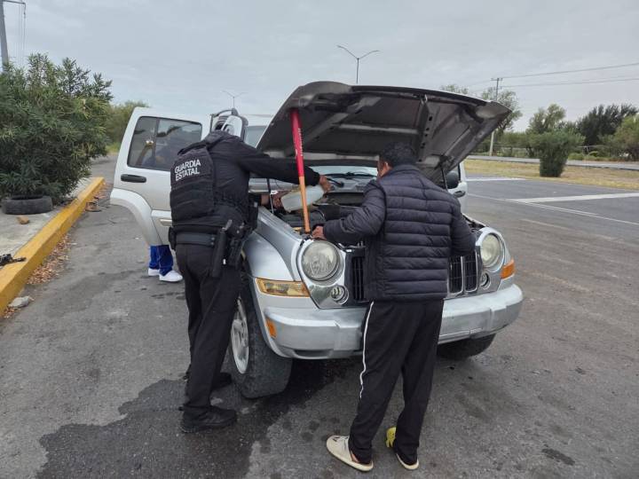 Tránsito Estatal brinda asistencia a conductores ante fallas mecánicas