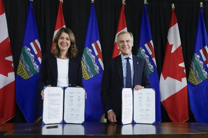 B.C. First Nation meets with Alberta minister to oppose changing tanker ban