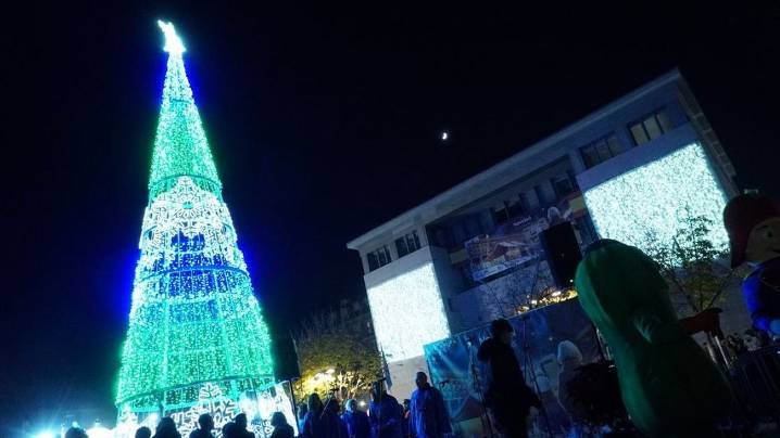 La Navidad trae a Leganés un Belén de Playmobil único en el mundo y un abeto de 24 metros