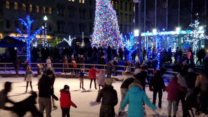 La pista de hielo de Rosa Parks Circle abrirá este viernes para la temporada de invierno
