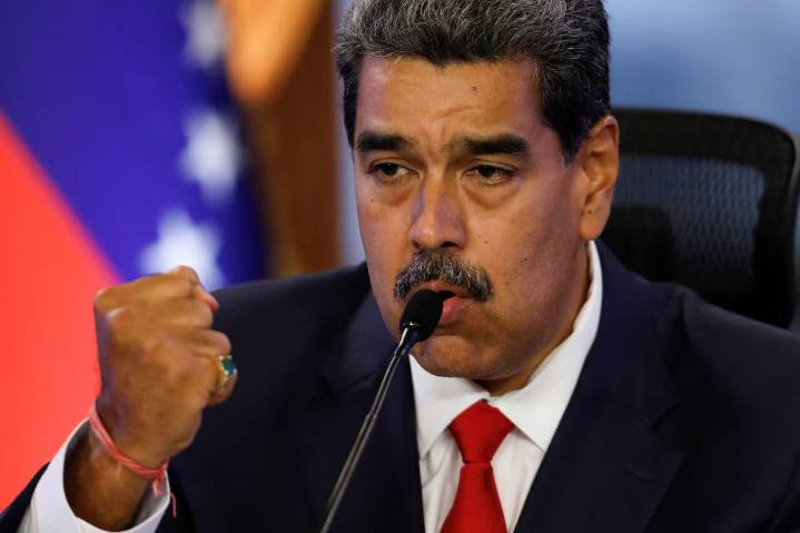 Maduro aparece en público tras días de especulaciones sobre su paradero