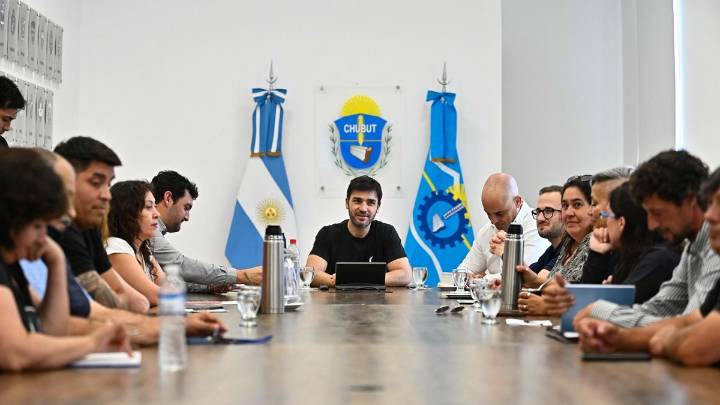 Torres se reunió con los gremios de la educación