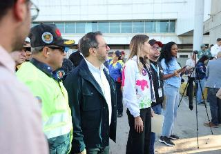 Yván Gil: ninguna fuerza es capaz de quitar la soberanía aérea a Venezuela