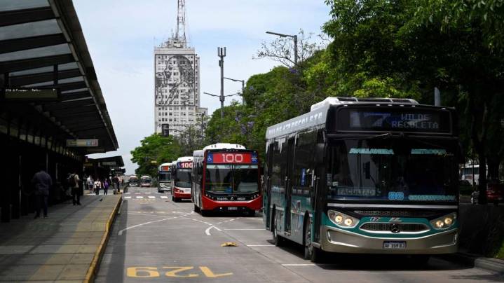 Paro de colectivos: qué líneas no prestan servicio este viernes