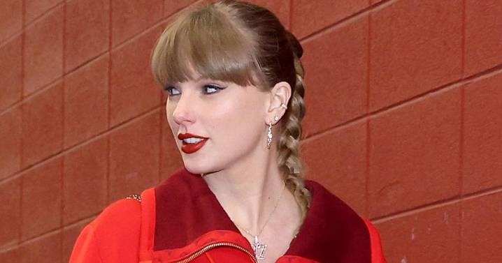 Taylor Swift Is Ready for Christmas in $625 Stella McCartney Sweater