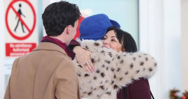 Love Actually’s Martine McCutcheon recreates iconic airport scene in real
