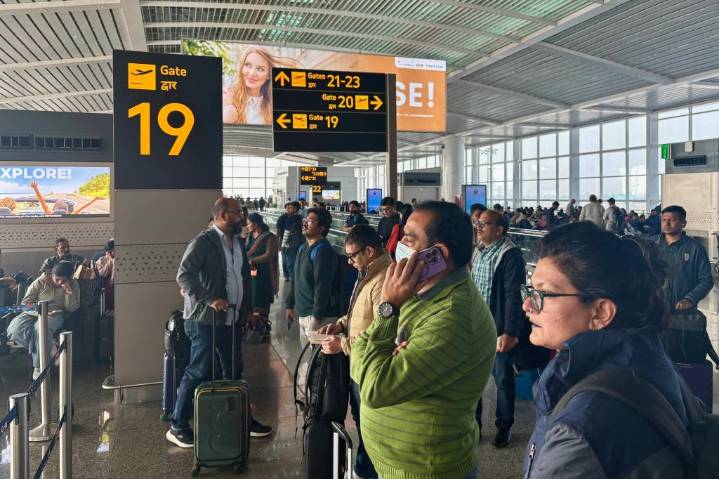 Caos en aeropuertos en India tras cancelación de vuelos de la mayor aerolínea del país