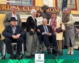 Camas homenajea a Curro Romero con la inauguración de un busto en su honor