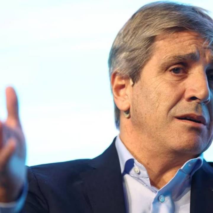 Caputo confirmó la negociación con los bancos: Nos ofrecieron USD 6.000 millones, estamos viendo cuánto tomaremos