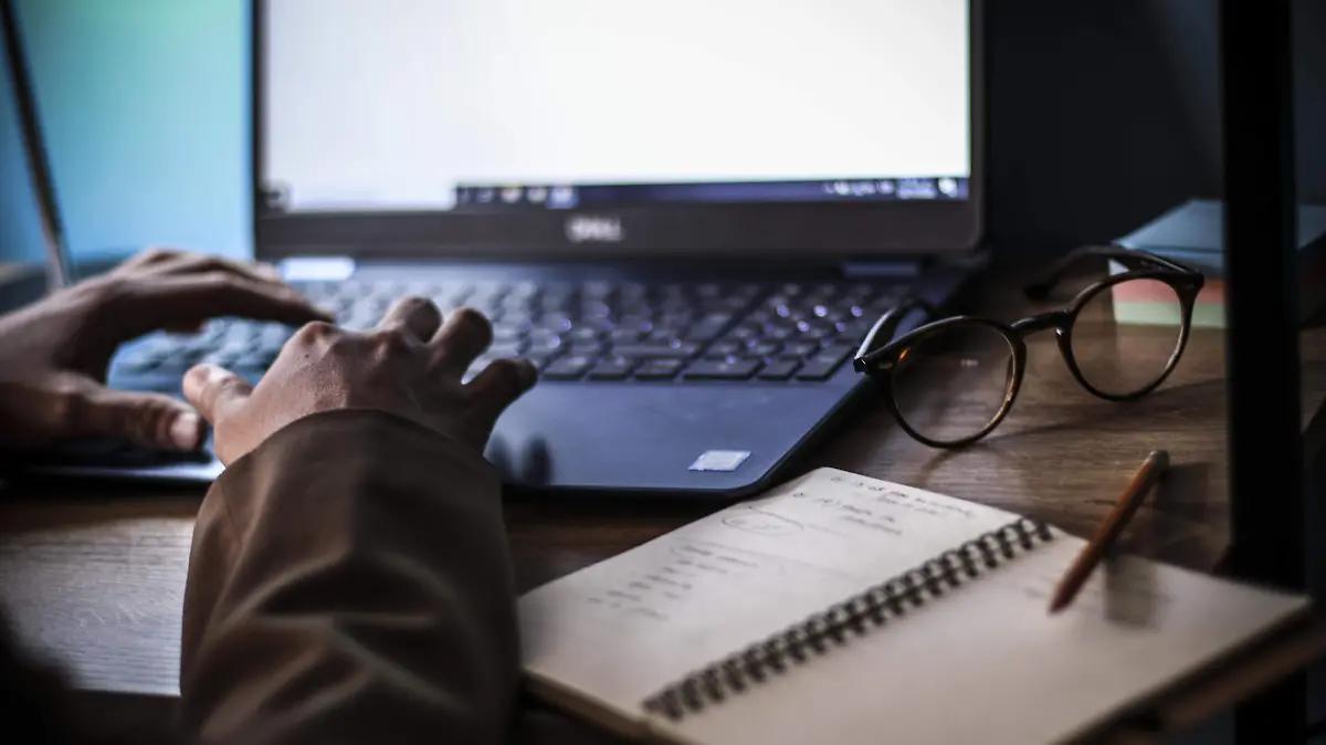 Oxford elige “rage bait” como la palabra del año 2025