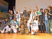 A ritmo de hip hop, ayudan a pacificar al país; arte urbano y reinserción social