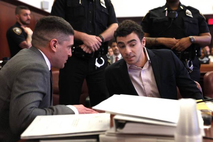 Luigi Mangione llevaba miles de dólares en efectivo dentro de una billetera cuando fue detenido