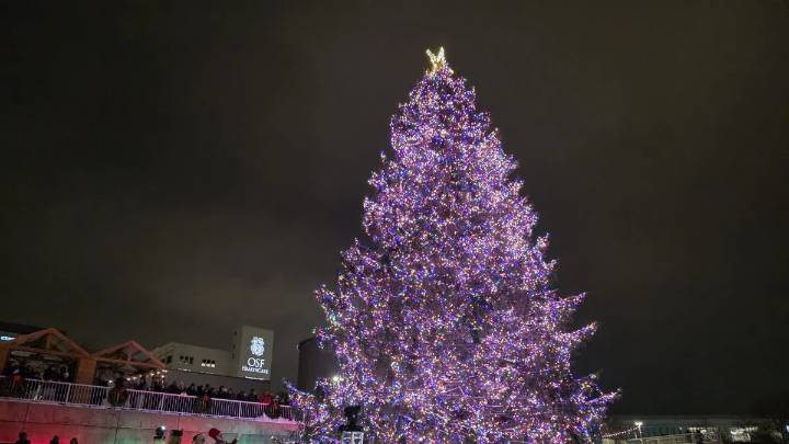 Peoria Riverfront Museum lights Christmas tree for 2025 season