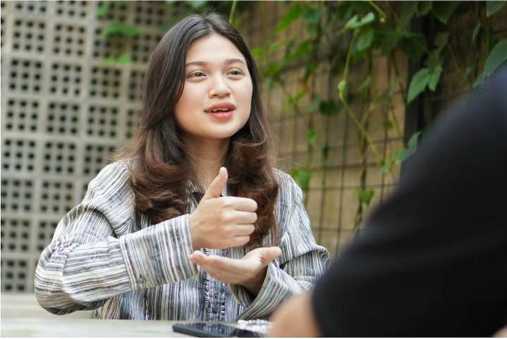 People who talk with their hands seem more clear and persuasive