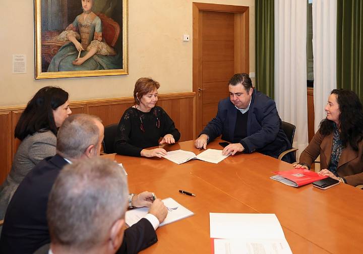 Amortizados dos millones de euros del crédito solicitado para renovar la flota de autobuses de EMTUSA en Gijón