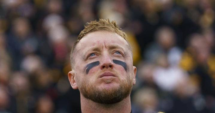Hamilton Tiger-Cats re-sign veteran quarterback Bo Levi Mitchell to two