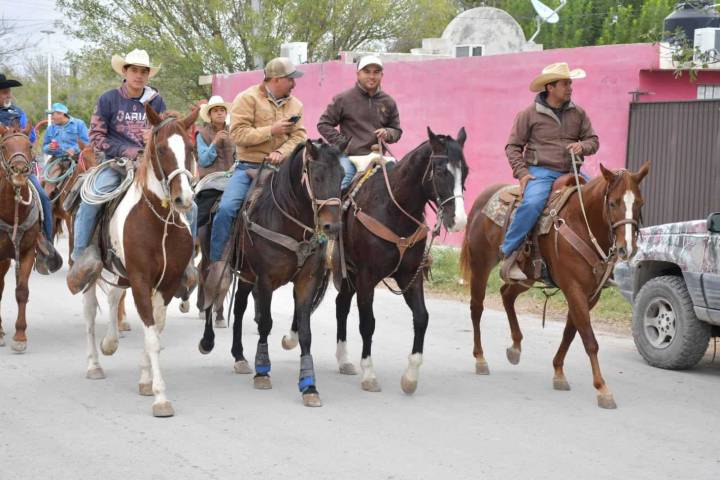 Cabalgata de San Andrés reúne a familias y celebra la tradición