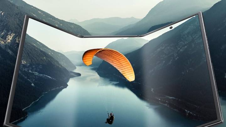 Gigante tecnológico sorprende con el lanzamiento de su primer teléfono multiplegable: estas son sus características