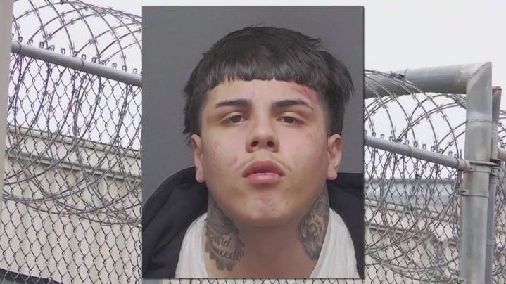 Officials: Man released by Bexar County jail rearrested when active murder warrant is discovered after records mix