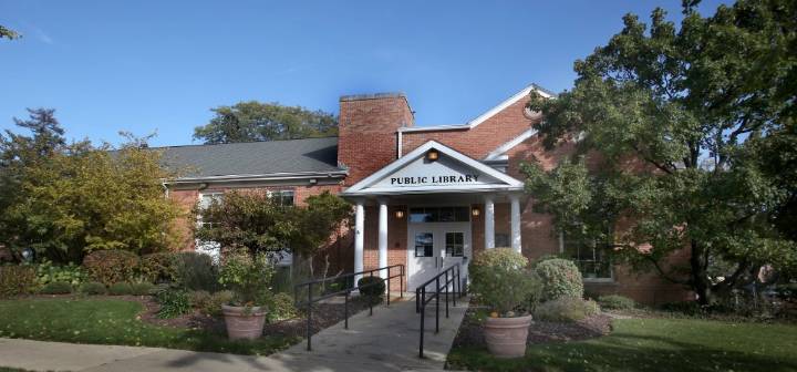 Clarendon Hills gets its first poet laureate in two