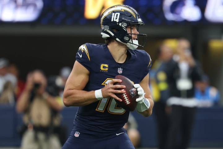 Deadspin | Chargers, with or without Justin Herbert, plot to extend Eagles' slump