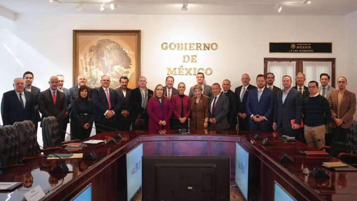 Sheinbaum sostiene segunda reunión con operadores de carga del AIFA