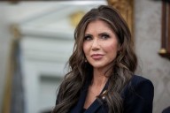 Noem insta a Trump a prohibir viajar a EE.UU. a personas de países que enviaron "invasores"