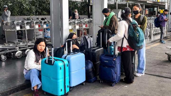 How can tickets cost Rs 40,000? High Court tears into Centre over IndiGo chaos