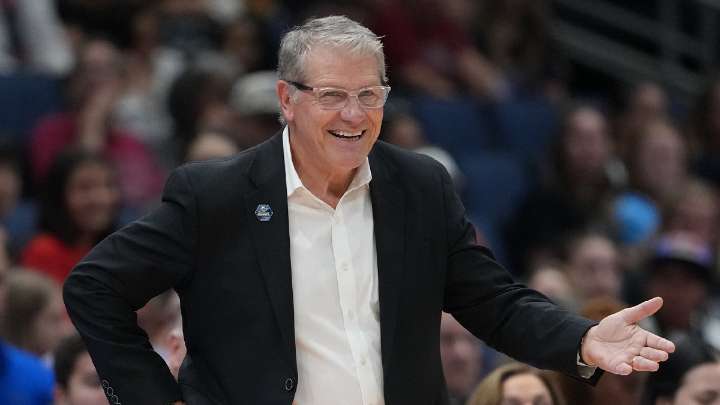 UConn’s Geno Auriemma’s 34-0 record proves this school can’t touch him