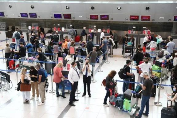 Intentó salir del país con casi USD 60 mil ocultos y la Justicia ordenó el decomiso total