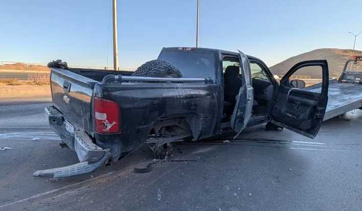 Tres personas lesionadas tras choque de pickup en el periférico R. Almada