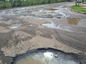 Urge asfaltado en calle detrás de E/S Las Américas