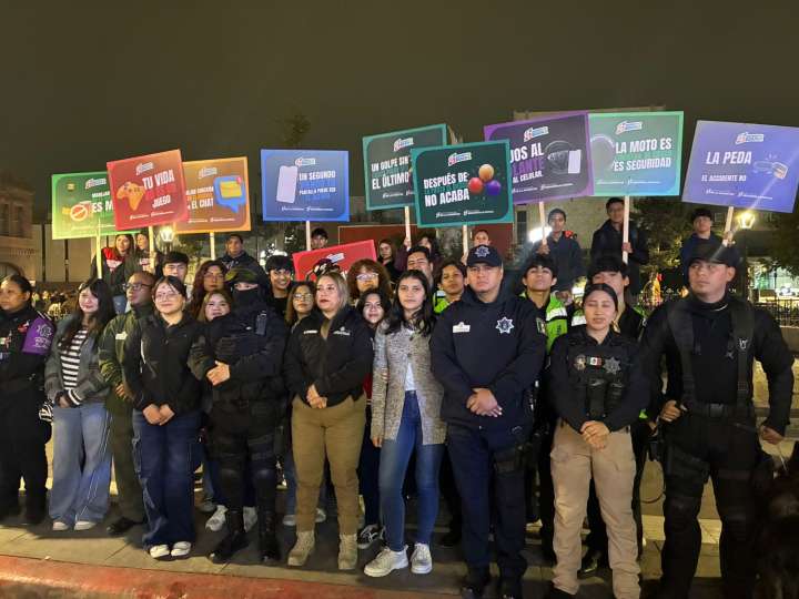 Llevan jóvenes y Comisaría mensajes de concientización vial a la población