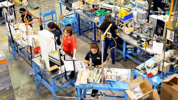 Con más tecnología podría adaptarse el sector manufacturero a la reducción de la jornada laboral