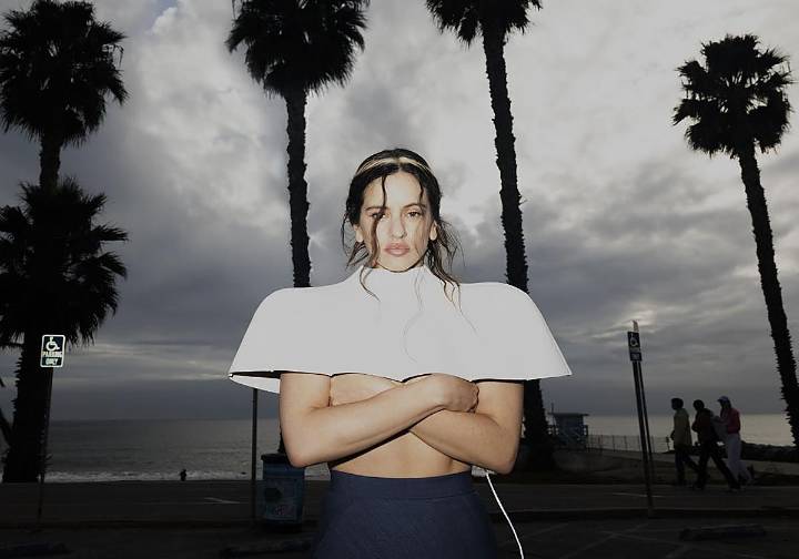 Rosalía anuncia ocho conciertos en España en su gira Lux: consulta las fechas y cuándo se pondrán a la venta las entradas