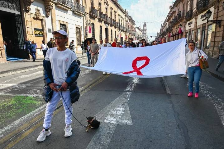 Realizan marcha silenciosa por el Día Mundial de la Lucha contra el VIH/Sida